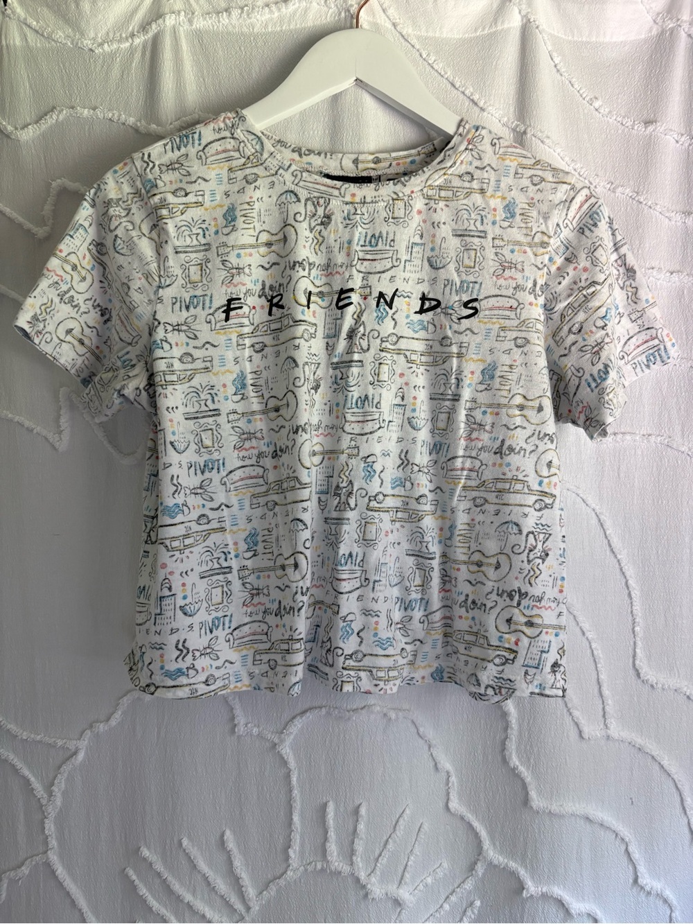 Friends TV Show All Over Print Graphic Tee Large Central Perk Pivot Cotton Shirt